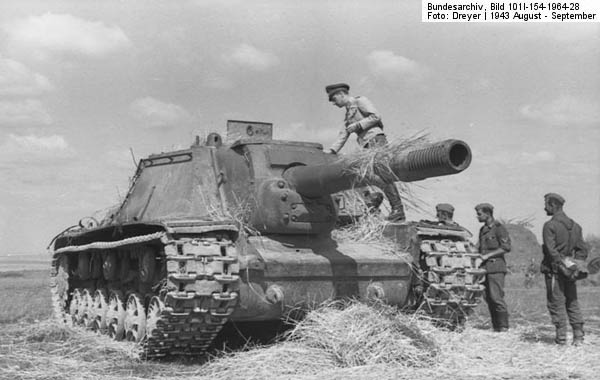 SU-152 (WWII Soviet Self-Propelled Gun) SU-152 (WWII Soviet Self-Propelled Gun)